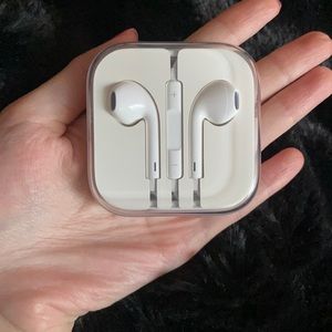 Apple In-Ear EarPods Headphones (White)